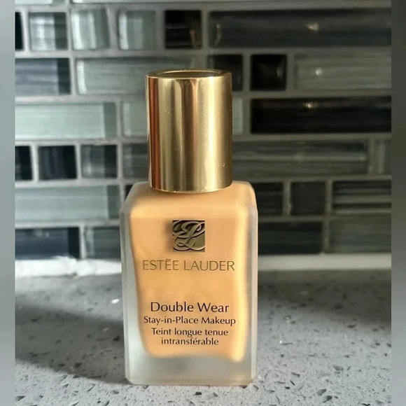 *NEW* ESTÉE LAUDER double wear stay-in-place makeup. SPF10 Hazel 4W4 foundation! - Picture 2 of 6